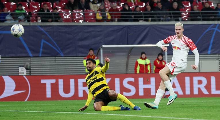 RB Leipzig Young Boys Bern Champions League Leipzig, 13 12 2023, Red Bull Arena, Champions League, Group G, Matchday 6 , RB LEIPZIG vs YOUNG BOYS BERN , Goal for Leipzig to 1 0 In the picture from l Saidy Janko 17, Bern and scorer Benjamin Sesko 30, RB Leipzig , Picture Point