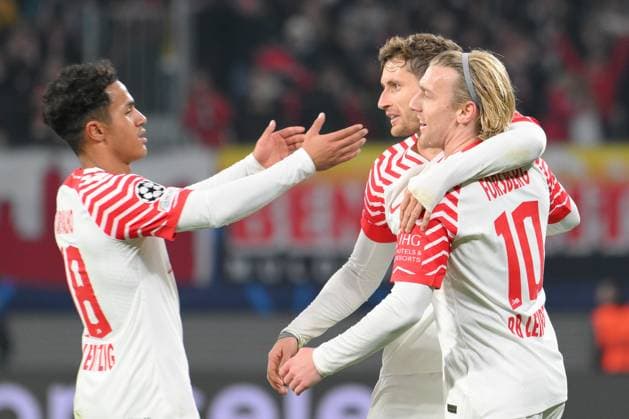Emil Forsberg RB Leipzig right , scores the 2 1, Fabio Carvalho RB Leipzig left and Christopher Lenz RB Leipzig center, congratulate RB Leipzig vs BSC Young Boys, Football, Champions League, Preliminary Round, Matchday 6, Season 2023 2024, 13 12 2023 DFB DFL REGULATIONS PROHIBIT ANY USE OF PHOTOGRAPHS AS IMAGE SEQUENCES AND OR QUASI VIDEO RB Leipzig vs BSC Young Boys, Football, Champions League, Preliminary Round, Matchday 6, Season 2023 2024, 13 12 2023 Leipzig Copyright: xEibner-Pressefoto BertxHarzerx EP_BHR