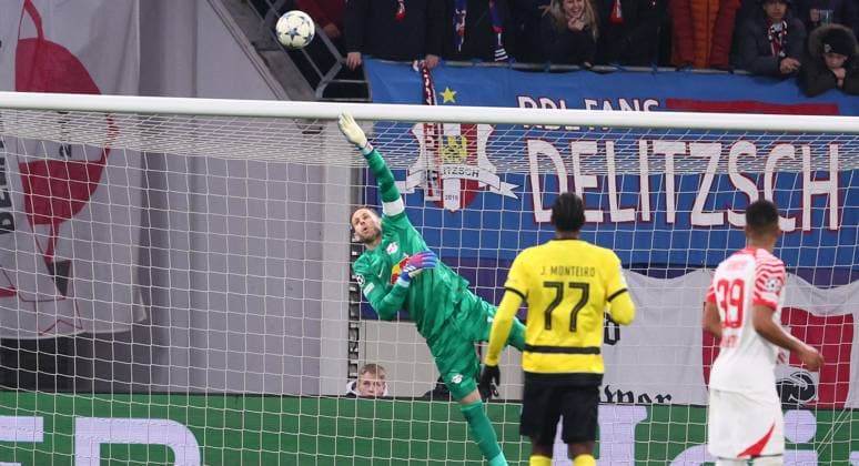 RB Leipzig Young Boys Bern Champions League Leipzig, 13 12 2023, Red Bull Arena, Football , UEFA Champions League, Group G , Matchday 6, RB Leipzig vs Young Boys Bern , In picture goalkeeper Peter Gulacsi 1, RB Leipzig , Photo for editorial use only , UEFA regulations prohibit any use of photographs as image sequences and or quasi video ,