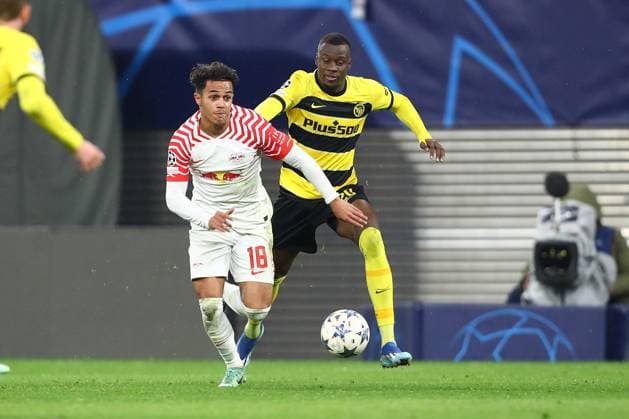 13 12 2023, xtgx, Football UEFA Champions League, RB Leipzig Young Boys Bern emspor, v l Fabio Carvalho Leipzig, 18 , Cheikh Niasse Bern, 20 duel, fight, tackle DFL DFB REGULATIONS PROHIBIT ANY USE OF PHOTOGRAPHS as IMAGE SEQUENCES and or QUASI VIDEO Leipzig