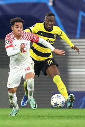 13 12 2023, xtgx, Football UEFA Champions League, RB Leipzig Young Boys Bern emspor, v l Fabio Carvalho Leipzig, 18 , Cheikh Niasse Bern, 20 duel, fight, tackle DFL DFB REGULATIONS PROHIBIT ANY USE OF PHOTOGRAPHS as IMAGE SEQUENCES and or QUASI VIDEO Leipzig