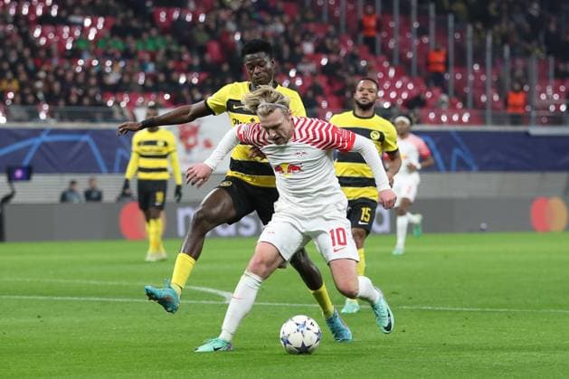 13 12 2023, xtgx, Football UEFA Champions League, RB Leipzig Young Boys Bern emspor, v l Ebrima Colley Bern, 11 , Emil Forsberg Leipzig, 10 duel, duel, fight, tackle DFL DFB REGULATIONS PROHIBIT ANY USE OF PHOTOGRAPHS as IMAGE SEQUENCES and or QUASI VIDEO Leipzig