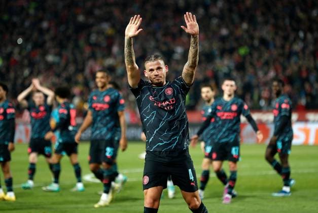 Sport Bilder des Tages Kalvin Phillips of Manchester City celebrates scoring a goal to make it 2-3 Crvena zvezda v Manchester City, UEFA Champions League, Group G, Football, Rajko Mitic Stadium, Belgrade, Serbia - 13 Dec 2023 EDITORIAL USE ONLY No use with unauthorised audio, video, data, fixture lists, club league logos or live services. Online in-match use limited to 120 images, no video emulation. No use in betting, games or single club league player publications. Copyright: xNikolaxKrstic Shutterstockx 14254230cx
