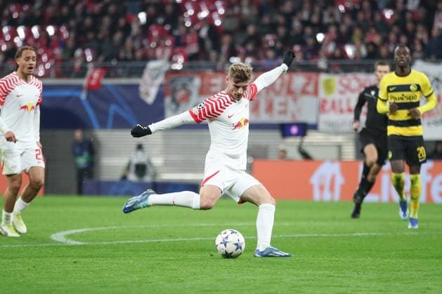 13 12 2023, xtgx, Football UEFA Champions League, RB Leipzig Young Boys Bern emspor, v l Timo Werner Leipzig, 11 shoots the ball on goal, shot on goal, shot DFL DFB REGULATIONS PROHIBIT ANY USE OF PHOTOGRAPHS as IMAGE SEQUENCES and or QUASI VIDEO Leipzig