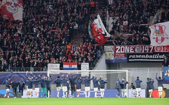 RB Leipzig Young Boys Bern Champions League Leipzig, 13 12 2023, Red Bull Arena, Champions League, Group G, Matchday 6 , RB LEIPZIG vs YOUNG BOYS BERN 2 1 , In the picture RB Leipzig team and fans, final cheer , Picture Point