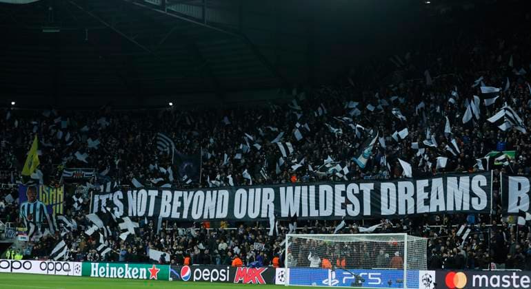 Newcastle United FC v AC Milan: Group F - UEFA Champions League 2023 24 Newcastle United fans before the UEFA Champions League match between Newcastle United FC and AC Milan at St. James Park on December 13, 2023 in Newcastle upon Tyne, United Kingdom. Newcastle upon Tyne St. James Park England United Kingdom Copyright: xRichardxSellers Sportsphoto APLx 13964105