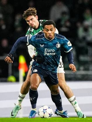 UEFA Champions League: Celtic v Feyenoord Glasgow - Matt O Riley of Celtic, Quinten Timber of Feyenoord during the 6th leg of the UEFA Champions League group stage between Celtic v Feyenoord at Celtic Park on 13 December 2023 in Glasgow, Scotland. Copyright: xTomxBodex