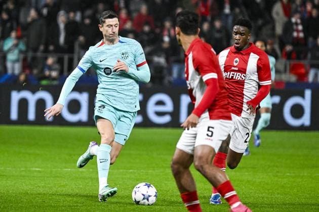 Barcelona s Robert Lewandowski and Antwerp s Mandela Keita pictured in action during a game between Belgian soccer team Royal Antwerp FC and Spanish club FC Barcelona, Barca in Antwerp, on Wednesday 13 December 2023, day six of the Champions League group stage, in group H. TOM GOYVAERTS TomxGoyvaerts  x82273938x