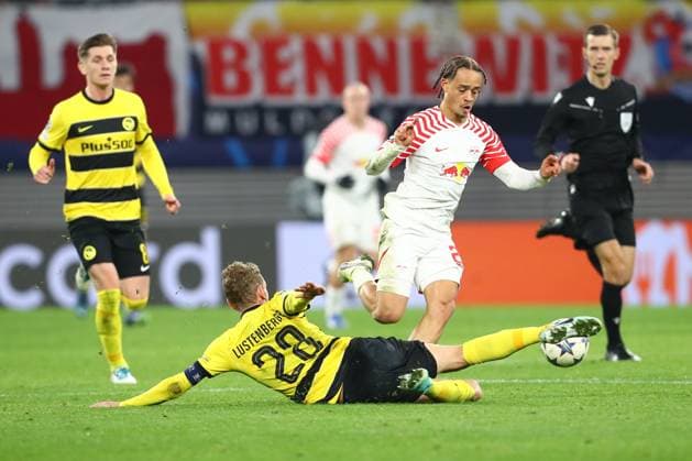 13 12 2023, xtgx, Football UEFA Champions League, RB Leipzig Young Boys Bern emspor, v l Fabian Lustenberger Bern, 28 , Xavi Simons Leipzig, 20 duel, duel, fight, tackle DFL DFB REGULATIONS PROHIBIT ANY USE OF PHOTOGRAPHS as IMAGE SEQUENCES and or QUASI VIDEO Leipzig