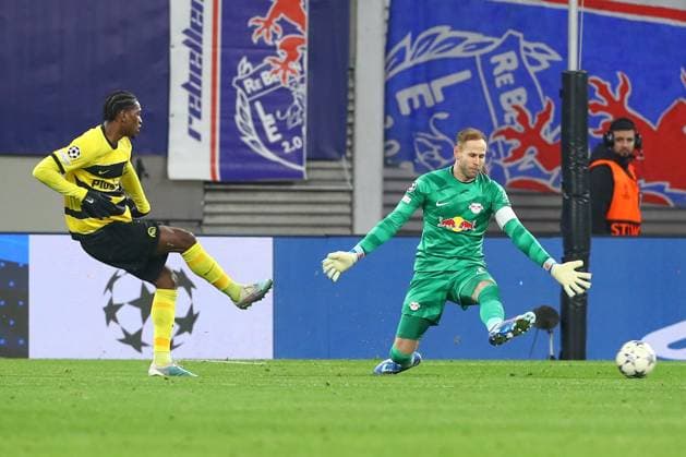 13 12 2023, xtgx, Football UEFA Champions League, RB Leipzig Young Boys Bern emspor, v l Joel Monteiro Bern, 77 , Peter Gulasci Leipzig, 1 shoots the ball on goal, shot on goal, shot DFL DFB REGULATIONS PROHIBIT ANY USE OF PHOTOGRAPHS as IMAGE SEQUENCES and or QUASI VIDEO Leipzig