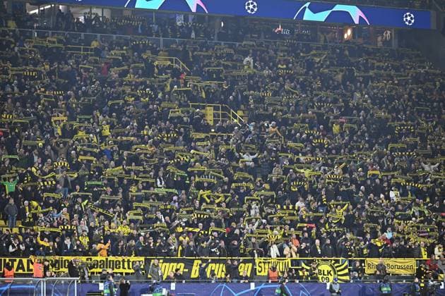 13 12 2023, xsltx, Football UEFA Champions League, Borussia Dortmund Paris St Germain PSG emspor, v l Fans BVB Borussia Dortmund, Mood, Scarves, Ultras, Spectators, Jerseys, Visitors DFL DFB REGULATIONS PROHIBIT ANY USE OF PHOTOGRAPHS as IMAGE SEQUENCES and or QUASI VIDEO Dortmund