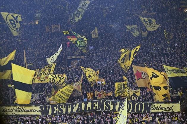 13 12 2023, xsltx, Football UEFA Champions League, Borussia Dortmund Paris St Germain PSG emspor, v l Fans BVB Borussia Dortmund, Mood, Scarves, Ultras, Spectators, Jerseys, Visitors DFL DFB REGULATIONS PROHIBIT ANY USE OF PHOTOGRAPHS as IMAGE SEQUENCES and or QUASI VIDEO Dortmund
