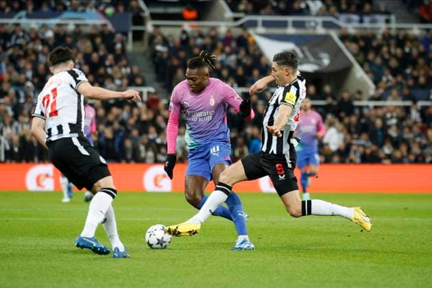 Newcastle United v AC Milan Champions League 13-12-2023. Newcastle™s Fabian Schar (5) tackles Rafael Leao (10) of AC Milan during the Champions League match between Newcastle United and AC Milan at St. James s Park, Newcastle, England on 13 December 2023. Newcastle St. James s Park Tyne and Wear England Editorial use only , Copyright: xStephenxDobsonx PSI-18596-0031