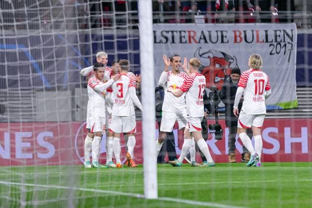 LIPSK 13.12.2023 MECZ FAZA GRUPOWA UEFA LIGA MISTRZOW GRUPA G 2023 2024 - RB LIPSK - YOUNG BOYS BERNO GROUP STAGE UEFA CHAMPIONS LEAGUE MATCH GROUP H 2023 2024: RB LEIPZIG - YOUNG BOYS BERN nz BENJAMIN SESKO RADOSC Z DRUZYNA PO NIEUZNANYM GOLU EMOTIONS WITH THE TEAM AFTER SCORING INCORRECT GOAL CHRISTOPHER LENZ EMIL FORSBERG NICOLAS SEIWALD YUSSUF POULSEN FABIO CARVALHO Fot. Ernest Kolodziej 400mm.pl NEWSPIX.PL --- Newspix.pl POLAND OUT!  20231213_KOL9172