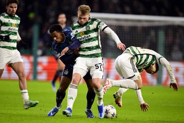 GLASGOW - (l-r) Quinten Timber of Feyenoord, Stephen Welsh of Celtic, Tomoki Iwata of Celtic during the UEFA Champions League Group E match between Celtic FC and Feyenoord at Celtic Park on December 13, 2023 in Glasgow, Scotland. ANP OLAF KRAAK Group E - UEFA Champions League 2023 2024 xVIxANPxSportx xxANPxIVx 486218336 originalFilename: 486218336.jpg