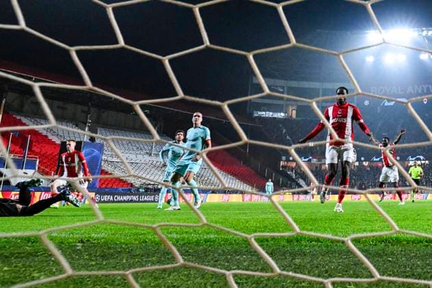 Royal Antwerp FC v FC Barcelona, Barca - UEFA Champions League DEURNE, BELGIUM - DECEMBER 13 : Vermeeren Arthur midfielder of Antwerp FC scores the opening goal during the UEFA Champions League group H match between Royal Antwerp FC and FC Barcelona on December 13, 2023 in Deurne, Belgium, 13 12 2023 Deurne Belgium  Copyright: xVincentxKalutx