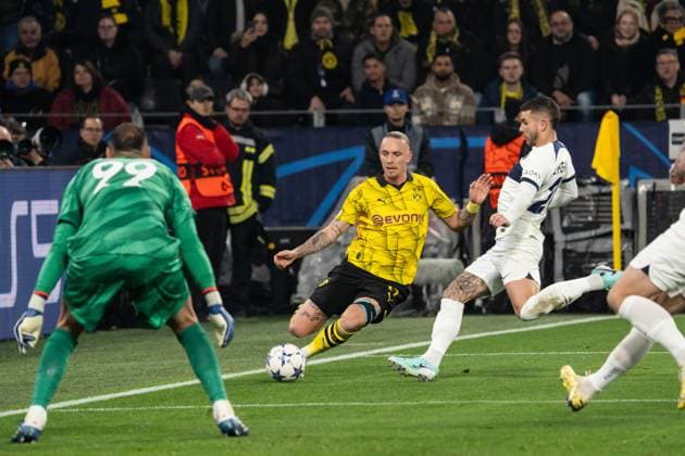 GER, Champions League, Borussia Dortmund vs Paris Saint Germain 13 12 2023, Signal Iduna Park, Dortmund, GER, Champions League, Borussia Dortmund vs Paris Saint Germain In the picture duel between Marius Wolf BV Borussia Dortmund, 17 and Lucas Hernandez nordphotoxGmbHxx xChristianxSchulze nph000300