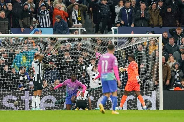 Newcastle United FC v AC Milan Newcastle United midfielder Miguel Almiron (24) attempt at goal during the Newcastle United FC v AC Milan UEFA Champions League Group F match at St.James Park, Newcastle, United Kingdom on 13 December 2023 Editorial Use Only Copyright: xIMAGO EveryxSecondxMediax ESM-0872-0053