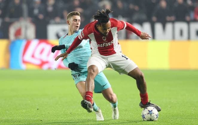 Barcelona s Fermin Lopez and Antwerp s Chidera Ejuke fight for the ball during a game between Belgian soccer team Royal Antwerp FC and Spanish club FC Barcelona, Barca in Antwerp, on Wednesday 13 December 2023, day six of the Champions League group stage, in group H. VIRGINIExLEFOUR  x82274964x