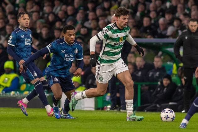 Celtic v Feyenoord Champions League 13 12 2023. Quinten Timber of Feyenoord tries to catch Matt O Riley of Celtic FC during the Champions League Matchday 6, Celtic FC vs Feyenoord, Celtic Park, Parkhead, Glasgow, 13 12 2023. Editorial use only , Copyright: xColinxPoultneyx PSI-18592-0005