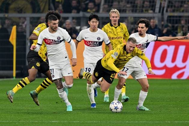13 12 2023, xsltx, Football UEFA Champions League, Borussia Dortmund Paris St Germain PSG emspor, v l Lucas Hernandez FC Paris Saint Germain Kang in Lee FC Paris Saint Germain Marco Reus Borussia Dortmund Vitinha FC Paris Saint Germain Zweikampf, Aktion, action, battle for the ball DFL DFB REGULATIONS PROHIBIT ANY USE OF PHOTOGRAPHS as IMAGE SEQUENCES and or QUASI VIDEO Dortmund