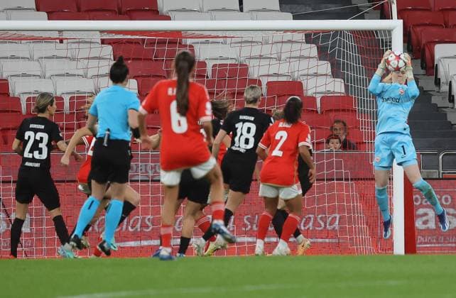Stina Johannes Eintracht Frankfurt 1 , Benfica Lisbon vs Eintracht Frankfurt, Season 2023 24, Football, UEFA Womens Champions League, Group A, Matchday 3, 13 12 2023, Benfica Lisbon vs Eintracht Frankfurt, Season 2023 24, Football, UEFA Womens Champions League, Group A, Group stage, Matchday 3, 13 12 2023, Lisbon Copyright: xJoergxNiebergall Eibner-Pressefox EP_JNL