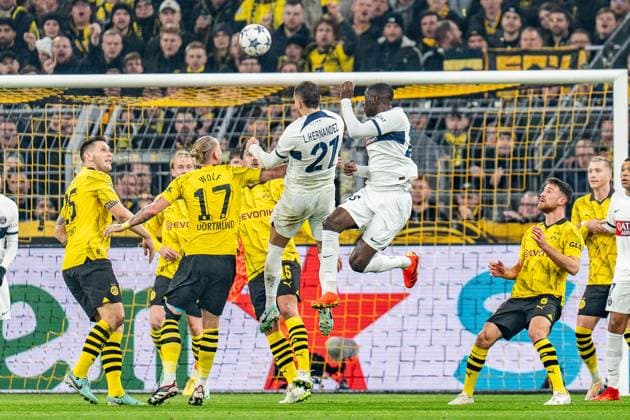 Lucas Hernandez Paris Saint Germain, 21 Randal Kolo Muani Paris Saint Germain, 23 Marius Wolf Borussia Dortmund, 17 Salih Oezcan Borussia Dortmund, 6 Borussia Dortmund vs Paris Saint Germain, Football, UEFA Champions League, Matchday 6, 13 12 2023 DFL REGULATIONS PROHIBIT ANY OUSE OF PHOTOGRAPHS AS IMAGE SEQUENCES AND OR QUASI VIDEO Borussia Dortmund vs Paris Saint Germain, Football, UEFA Champions League, Matchday 6, 13 12 2023 Dortmund Copyright: xEibner-Pressefoto BahhoxKarax EP_BVB