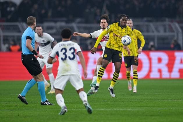 13 12 2023, Football, UCL, UEFA Champions League, Group stage, Matchday 6, Season 2023 2024, Borussia Dortmund Paris St Germain, Vitinha Paris St Germain , Jamie Bynoe Gittens Borussia Dortmund xRHR PHOTO TKx Copyright: TeresaxKroeger RHR-FOTOx RHR-FOTO TK