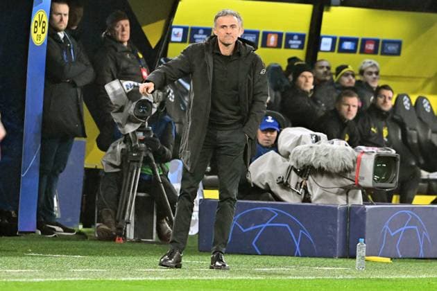 13 12 2023, xsltx, football UEFA Champions League, Borussia Dortmund Paris St Germain PSG emspor, v l coach coach Luis Enrique FC Paris Saint Germain gesticulates gives instructions with arms gesticulate gives instructions, gesticulate DFL DFB REGULATIONS PROHIBIT ANY USE OF PHOTOGRAPHS as IMAGE SEQUENCES and or QUASI VIDEO Dortmund
