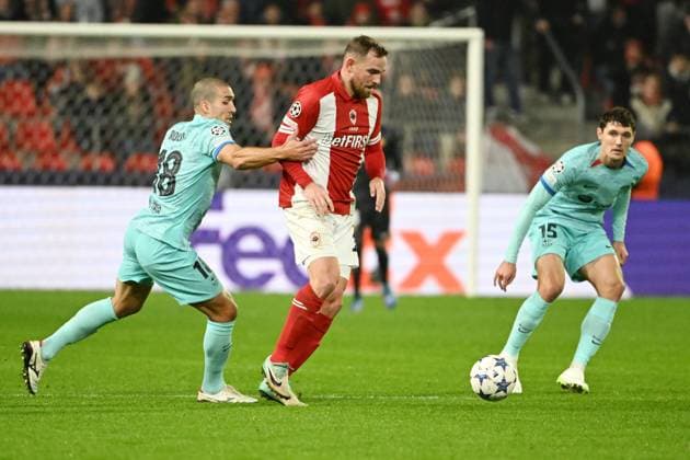 231213 R Antwerp FC vs FC Barcelona, Barca Vincent Janssen of Antwerp battles for the ball with Oriol Romeu of Barcelona and Andreas Christensen of Barcelona during a football game between Royal Antwerp FC and FC Barcelona on day 6 in Group H of the UEFA Champions League season 2023-2024 competition on December 13, 2023 in Antwerp, Belgium. (Photo by Maarten Straetemans Isosport) ANTWERP BELGIUM  Copyright: xx 424002