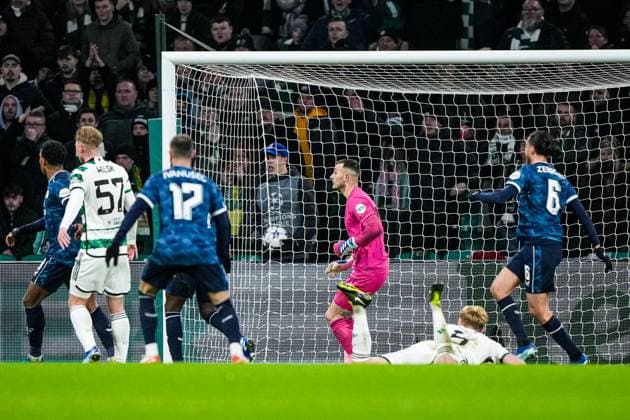 UEFA Champions League: Celtic v Feyenoord Glasgow - Liam Scales of Celtic, Ramiz Zerrouki of Feyenoord during the 6th leg of the UEFA Champions League group stage between Celtic v Feyenoord at Celtic Park on 13 December 2023 in Glasgow, Scotland. Copyright: xTomxBodex