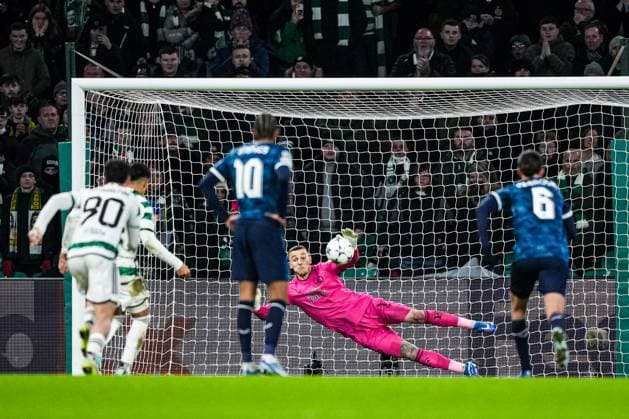 UEFA Champions League: Celtic v Feyenoord Glasgow - Luis Palma of Celtic scores the 1-0 during the 6th leg of the UEFA Champions League group stage between Celtic v Feyenoord at Celtic Park on 13 December 2023 in Glasgow, Scotland. Copyright: xTomxBodex