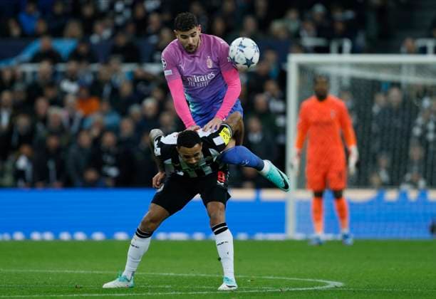 Sport Themen der Woche KW50 Sport Bilder des Tages Newcastle United FC v AC Milan: Group F - UEFA Champions League 2023 24 Callum Wilson of Newcastle United and Theo Hernandez of AC Milan during the UEFA Champions League match between Newcastle United FC and AC Milan at St. James Park on December 13, 2023 in Newcastle upon Tyne, United Kingdom. Newcastle upon Tyne St. James Park England United Kingdom Copyright: xRichardxSellers Sportsphoto APLx 13964120