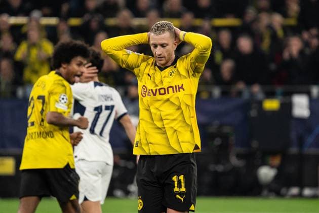 GER, Champions League, Borussia Dortmund vs Paris Saint Germain 13 12 2023, Signal Iduna Park, Dortmund, GER, Champions League, Borussia Dortmund vs Paris Saint Germain In the picture Marco Reus BV Borussia Dortmund, 11 angry, disappointed, annoyed about missed chance Gestures, facial expressions, emotions , hands over head together nordphotoxGmbHxx xChristianxSchulze nph000300