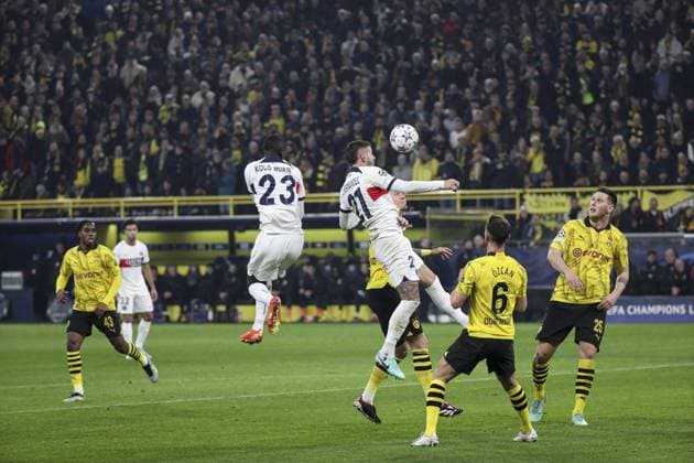 Lucas HERNANDEZ 21 (PSG) during the UEFA Champions League match between Dortmund and PSG at Signal Iduna Park ,on December 13, 2023 in Dortmund, Germany FOOTBALL : 2023 Borussia Dortmund vs Paris Saint Germain - Ligue des Champions - 13 12 2023 -Signal Iduna Park Dortmund - ElyxandroCegarra Panoramic 