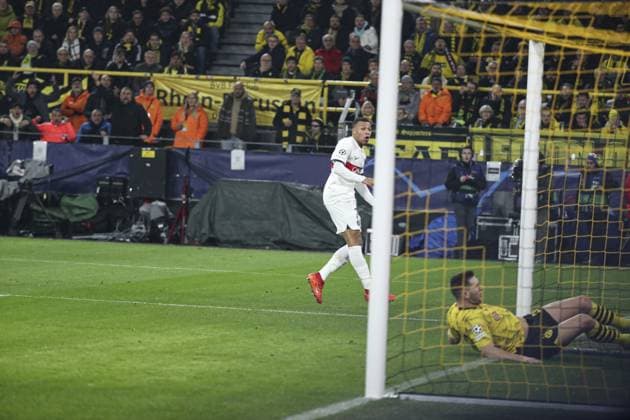Kylian MBAPPE 7 (PSG) during the UEFA Champions League match between Dortmund and PSG at Signal Iduna Park ,on December 13, 2023 in Dortmund, Germany FOOTBALL : 2023 Borussia Dortmund vs Paris Saint Germain - Ligue des Champions - 13 12 2023 -Signal Iduna Park Dortmund - ElyxandroCegarra Panoramic 