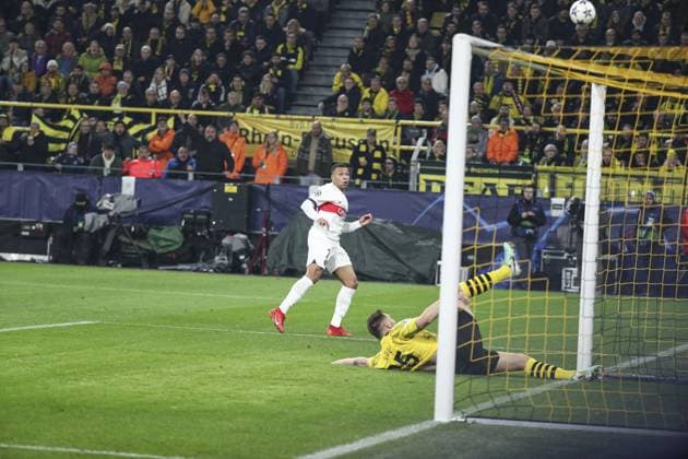 Kylian MBAPPE 7 (PSG) during the UEFA Champions League match between Dortmund and PSG at Signal Iduna Park ,on December 13, 2023 in Dortmund, Germany FOOTBALL : 2023 Borussia Dortmund vs Paris Saint Germain - Ligue des Champions - 13 12 2023 -Signal Iduna Park Dortmund - ElyxandroCegarra Panoramic 