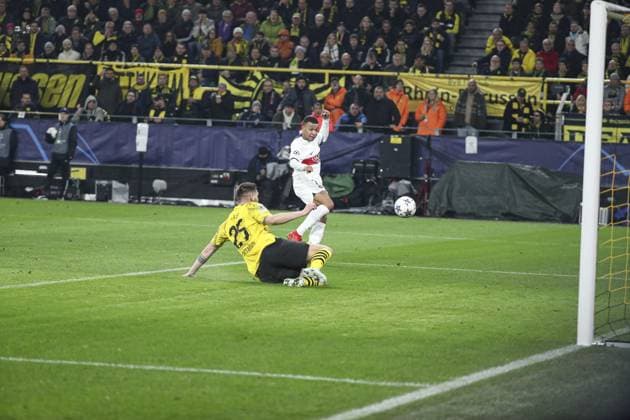 Kylian MBAPPE 7 (PSG) during the UEFA Champions League match between Dortmund and PSG at Signal Iduna Park ,on December 13, 2023 in Dortmund, Germany FOOTBALL : 2023 Borussia Dortmund vs Paris Saint Germain - Ligue des Champions - 13 12 2023 -Signal Iduna Park Dortmund - ElyxandroCegarra Panoramic 