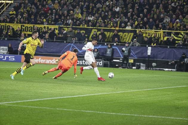 Kylian MBAPPE 7 (PSG) during the UEFA Champions League match between Dortmund and PSG at Signal Iduna Park ,on December 13, 2023 in Dortmund, Germany FOOTBALL : 2023 Borussia Dortmund vs Paris Saint Germain - Ligue des Champions - 13 12 2023 -Signal Iduna Park Dortmund - ElyxandroCegarra Panoramic 
