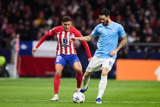 Nahuel Molina of Atletico de Madrid (L) battles for the ball with Luis Alberto of SS Lazio (R) during the UEFA Champions League match between Atletico Madrid v SS Lazio in Madrid, Spain, on December 13, 2023. FOOTBALL : Atletico Madrid vs SS Lazio - UEFA Ligue des Champions - 13 12 2023 AlvaroMedranda Panoramic 