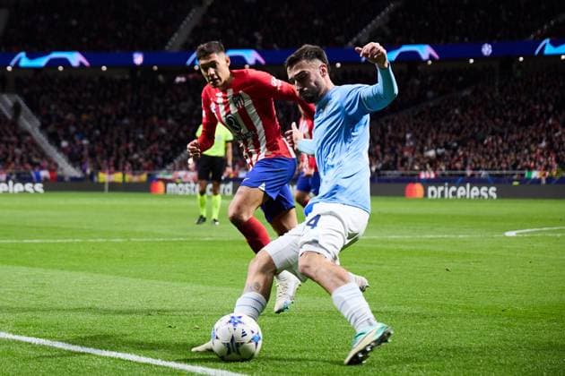 Nahuel Molina of Atletico de Madrid (L) battles for the ball with Mario Gila of SS Lazio (R) during the UEFA Champions League match between Atletico Madrid v SS Lazio in Madrid, Spain, on December 13, 2023. FOOTBALL : Atletico Madrid vs SS Lazio - UEFA Ligue des Champions - 13 12 2023 AlvaroMedranda Panoramic 