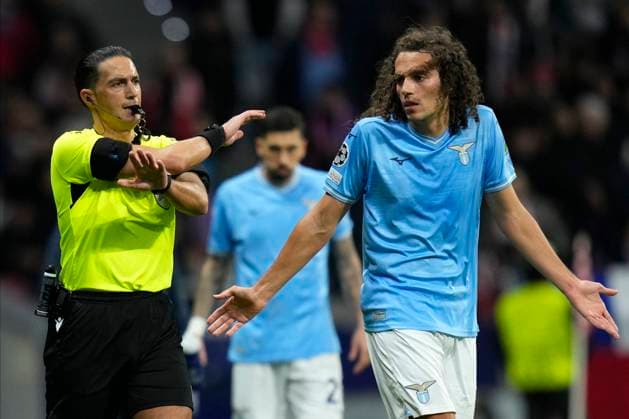 Sport Bilder des Tages Referee during Atletico de Madrid vs Lazio Champions League match on December 13, 2023 at Civitas Metropolitano Stadium in Madrid, Spain. Photo: Senis Cebolla ALFAQUI Madrid Civitas Metropolitano Stadium Spain Copyright: xSenisxCebollax xALFAQUIx