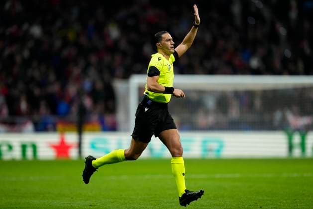 Referee during Atletico de Madrid vs Lazio Champions League match on December 13, 2023 at Civitas Metropolitano Stadium in Madrid, Spain. Photo: Senis Cebolla ALFAQUI Madrid Civitas Metropolitano Stadium Spain Copyright: xSenisxCebollax xALFAQUIx