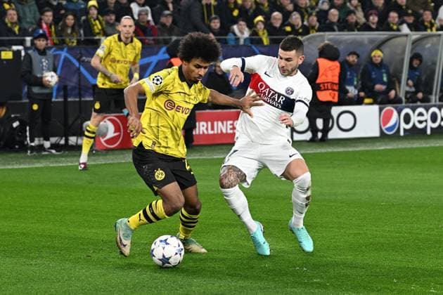 13 12 2023, xsltx, Football UEFA Champions League, Borussia Dortmund Paris St Germain PSG emspor, v l Karim Adeyemi Borussia Dortmund Lucas Hernandez FC Paris Saint Germain duel, action, action, battle for the ball DFL DFB REGULATIONS PROHIBIT ANY USE OF PHOTOGRAPHS as IMAGE SEQUENCES and or QUASI VIDEO Dortmund