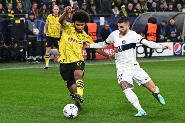 13 12 2023, xsltx, Football UEFA Champions League, Borussia Dortmund Paris St Germain PSG emspor, v l Karim Adeyemi Borussia Dortmund Lucas Hernandez FC Paris Saint Germain duel, action, action, battle for the ball DFL DFB REGULATIONS PROHIBIT ANY USE OF PHOTOGRAPHS as IMAGE SEQUENCES and or QUASI VIDEO Dortmund