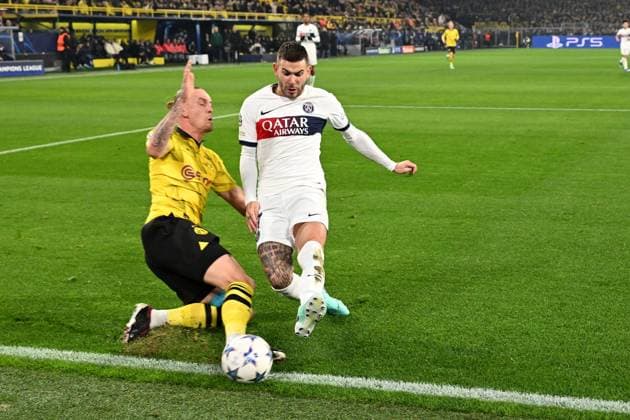 13 12 2023, xsltx, Football UEFA Champions League, Borussia Dortmund Paris St Germain PSG emspor, v l Marius Wolf Borussia Dortmund Lucas Hernandez FC Paris Saint Germain duel, action, action, battle for the ball DFL DFB REGULATIONS PROHIBIT ANY USE OF PHOTOGRAPHS as IMAGE SEQUENCES and or QUASI VIDEO Dortmund