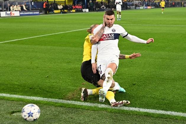 13 12 2023, xsltx, Football UEFA Champions League, Borussia Dortmund Paris St Germain PSG emspor, v l Marius Wolf Borussia Dortmund Lucas Hernandez FC Paris Saint Germain duel, action, action, battle for the ball DFL DFB REGULATIONS PROHIBIT ANY USE OF PHOTOGRAPHS as IMAGE SEQUENCES and or QUASI VIDEO Dortmund