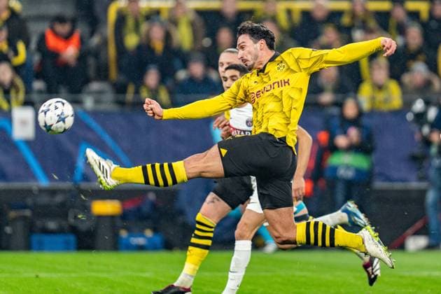 Mats Hummels Borussia Dortmund, 15 Borussia Dortmund vs Paris Saint Germain, Football, UEFA Champions League, Matchday 6, 13 12 2023 DFL REGULATIONS PROHIBIT ANY OUSE OF PHOTOGRAPHS AS IMAGE SEQUENCES AND OR QUASI VIDEO Borussia Dortmund vs Paris Saint Germain, Football, UEFA Champions League, Matchday 6, 13 12 2023 Dortmund Copyright: xEibner-Pressefoto BahhoxKarax EP_BVB
