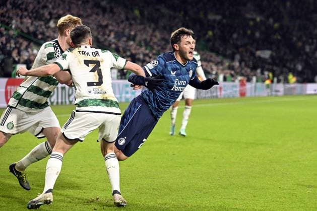 GLASGOW - (l-r) Liam Scales of Celtic, Greg Taylor of Celtic, Santiago Gimenez of Feyenoord during the UEFA Champions League Group E match between Celtic FC and Feyenoord at Celtic Park on December 13, 2023 in Glasgow, Scotland. ANP OLAF KRAAK Group E - UEFA Champions League 2023 2024 xVIxANPxSportx xxANPxIVx 486220828 originalFilename: 486220828.jpg