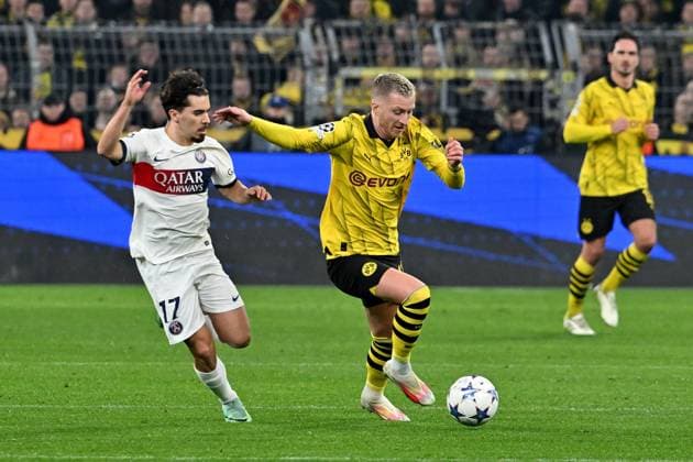13 12 2023, xsltx, Football UEFA Champions League, Borussia Dortmund Paris St Germain PSG emspor, v l Vitinha FC Paris Saint Germain Marco Reus Borussia Dortmund duel, action, action, battle for the ball DFL DFB REGULATIONS PROHIBIT ANY USE OF PHOTOGRAPHS as IMAGE SEQUENCES and or QUASI VIDEO Dortmund